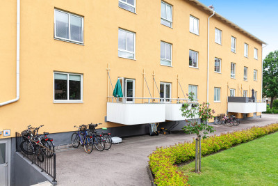 Ute 3 Åsbogatan 33B