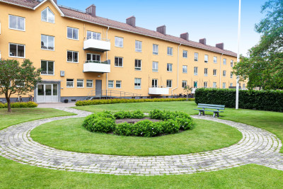 Ute 2 Åsbogatan 33B