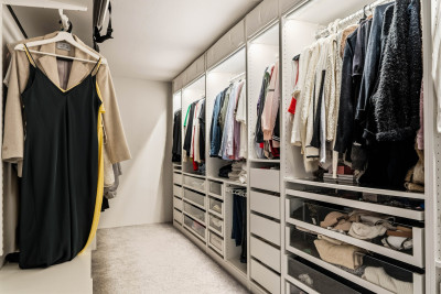 Walk-in closet Bäckavägen 23